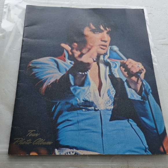 ELVIS PRESLEY ~signed SOUVENIR Original~ 1972 Vintage Tour Photo Album Rca